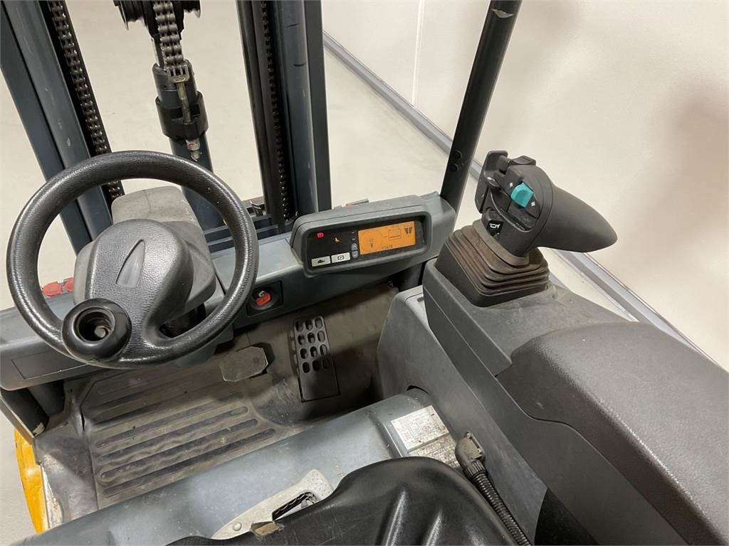 Chariot élévateur électrique Jungheinrich EFG 216: photos 6