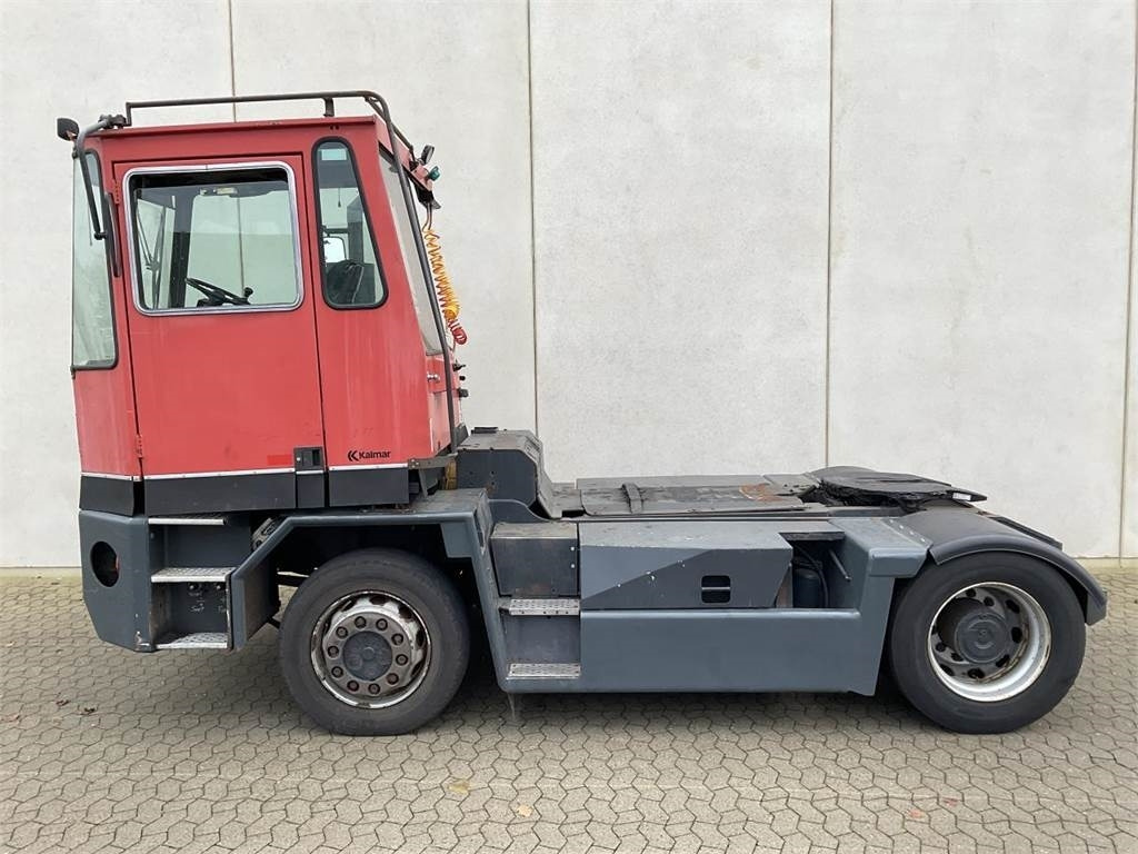 Kalmar TT2000 - Tracteur portuaire: photos 3 Kalmar TT2000 - Tracteur portuaire: photos 3