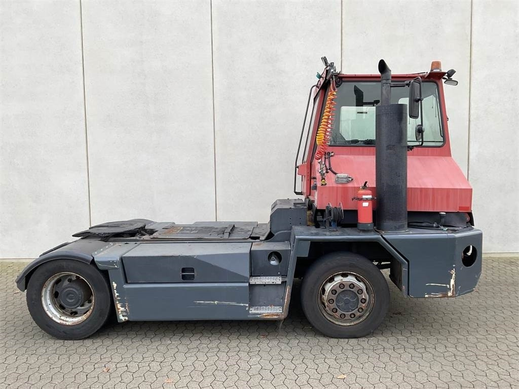 Tracteur portuaire Kalmar TT2000: photos 1