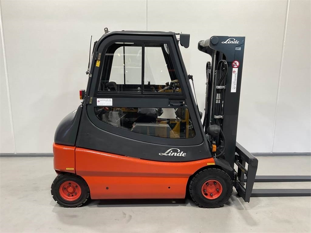 Linde E25P - 02 - Chariot élévateur électrique: photos 1 Linde E25P - 02 - Chariot élévateur électrique: photos 1