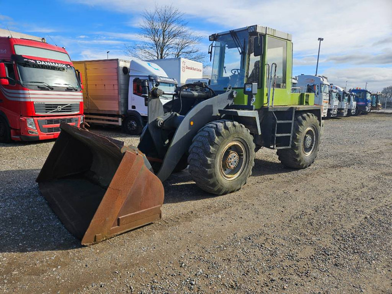 O & K L 15 + Bucket + Quickshift - Chargeuse sur pneus: photos 1 O & K L 15 + Bucket + Quickshift - Chargeuse sur pneus: photos 1