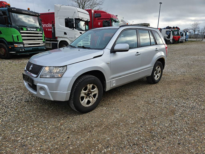 Suzuki Grand Vitara 2,0 GLX aut. Van 5d - Fourgon grand volume: photos 1 Suzuki Grand Vitara 2,0 GLX aut. Van 5d - Fourgon grand volume: photos 1