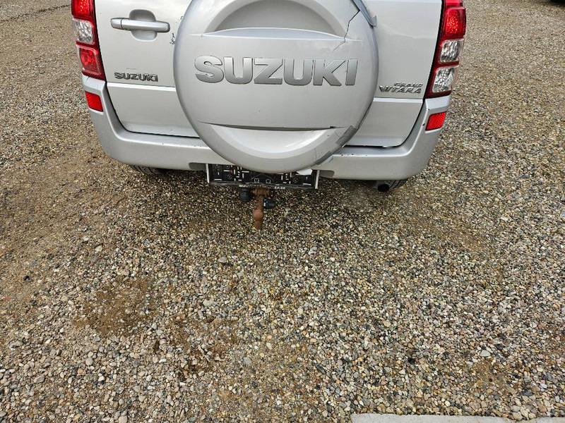 Suzuki Grand Vitara 2,0 GLX aut. Van 5d - Fourgon grand volume: photos 4 Suzuki Grand Vitara 2,0 GLX aut. Van 5d - Fourgon grand volume: photos 4