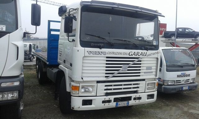 Volvo F.10 - Camion plateau: photos 2 Volvo F.10 - Camion plateau: photos 2