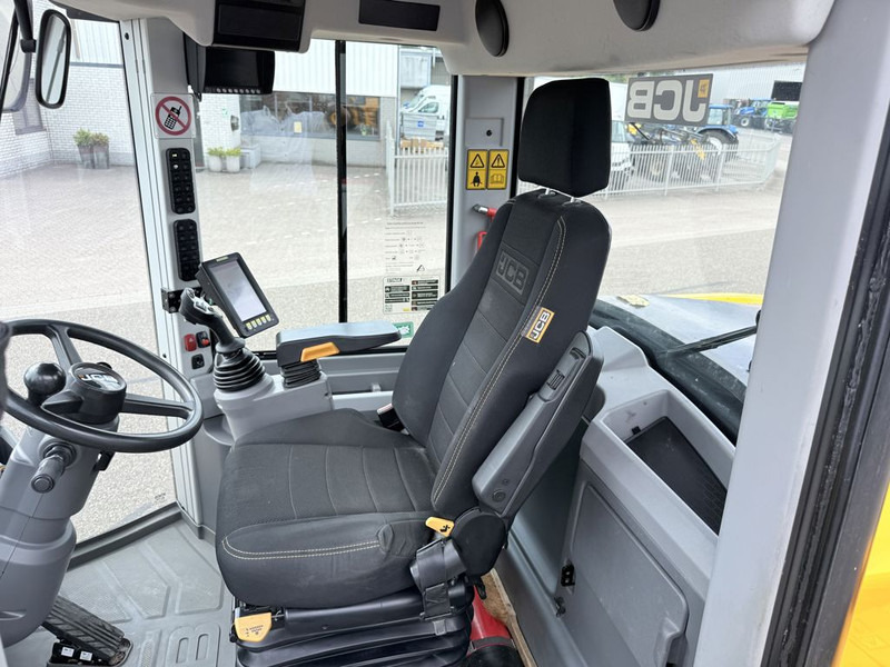 JCB JCB 427 S5 HT Wheel Loader - Chargeuse sur pneus: photos 5 JCB JCB 427 S5 HT Wheel Loader - Chargeuse sur pneus: photos 5