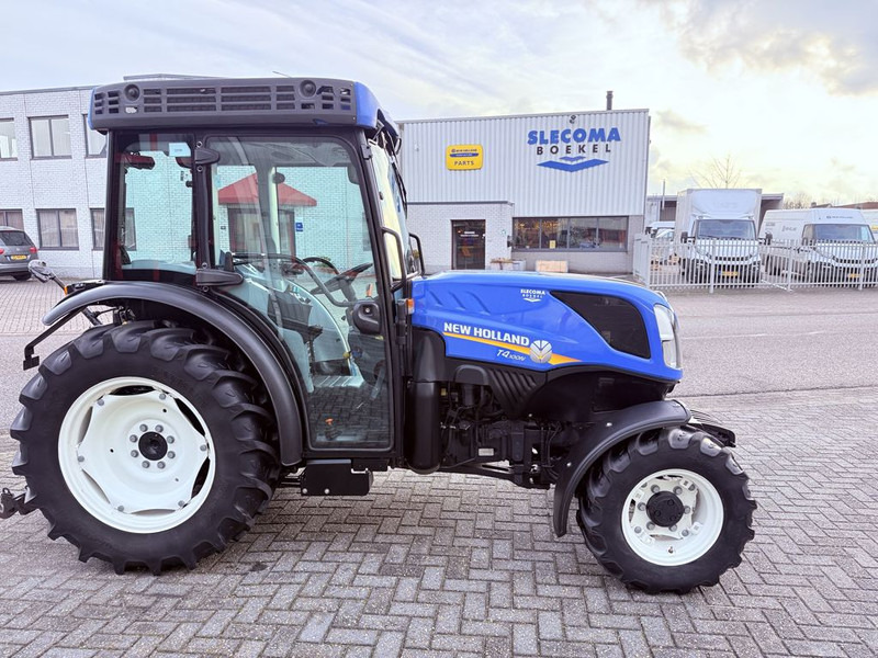 New Holland T4.100N BlueCab4 Supersteer - Tracteur agricole: photos 4 New Holland T4.100N BlueCab4 Supersteer - Tracteur agricole: photos 4