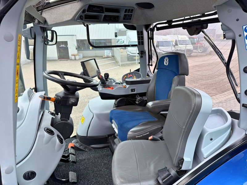 New Holland T7.270AC Stage V - Tracteur agricole: photos 5 New Holland T7.270AC Stage V - Tracteur agricole: photos 5