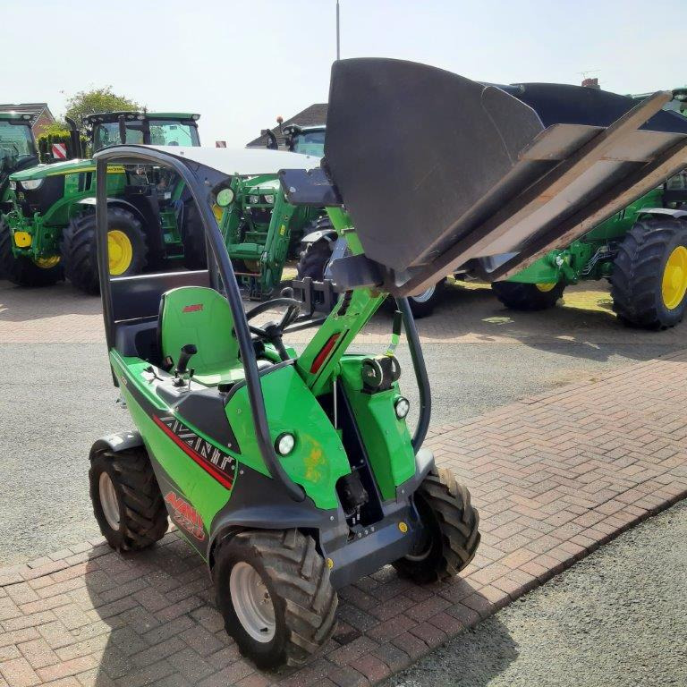 Avant 220 mini loader - Valet de ferme: photos 5 Avant 220 mini loader - Valet de ferme: photos 5