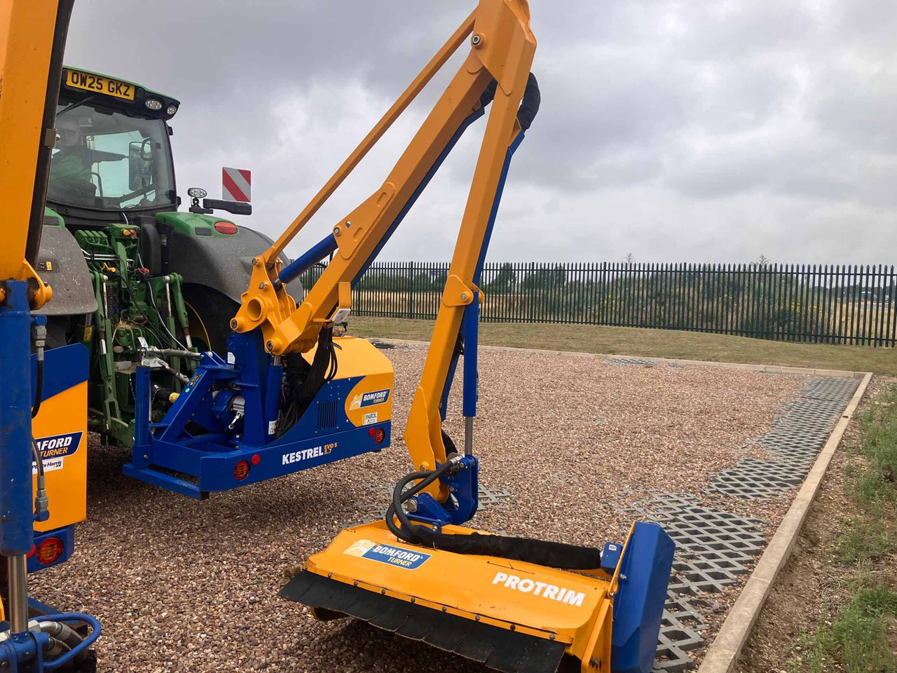 Bomford Turner Kestrel Evo S 5.7 Protrim - Epareuse: photos 1 Bomford Turner Kestrel Evo S 5.7 Protrim - Epareuse: photos 1
