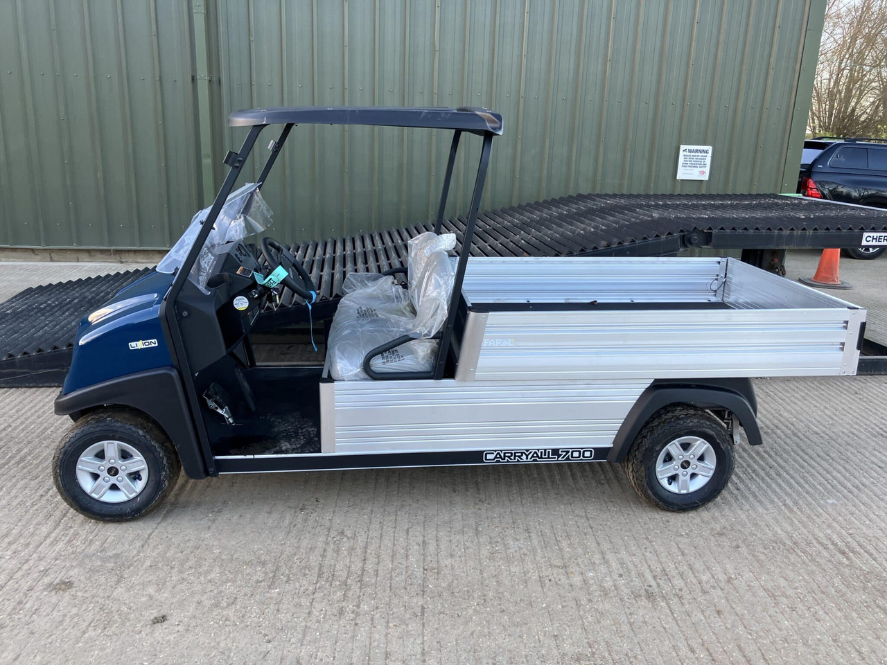 Club Car Carryall 700 w/ Li-Ion Battery - Quadricycle: photos 2 Club Car Carryall 700 w/ Li-Ion Battery - Quadricycle: photos 2