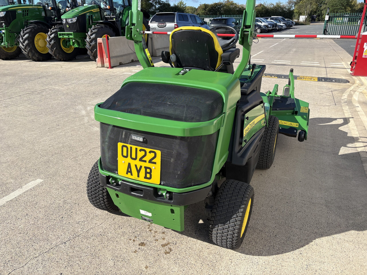 John Deere 1570 C/w 72" rear discharge deck - Motofaucheuse: photos 4 John Deere 1570 C/w 72" rear discharge deck - Motofaucheuse: photos 4