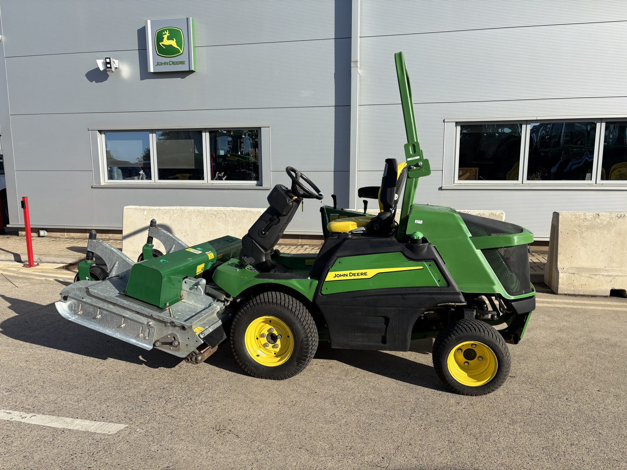John Deere 1570 C/w Major Cyclone Mower - Motofaucheuse: photos 1 John Deere 1570 C/w Major Cyclone Mower - Motofaucheuse: photos 1