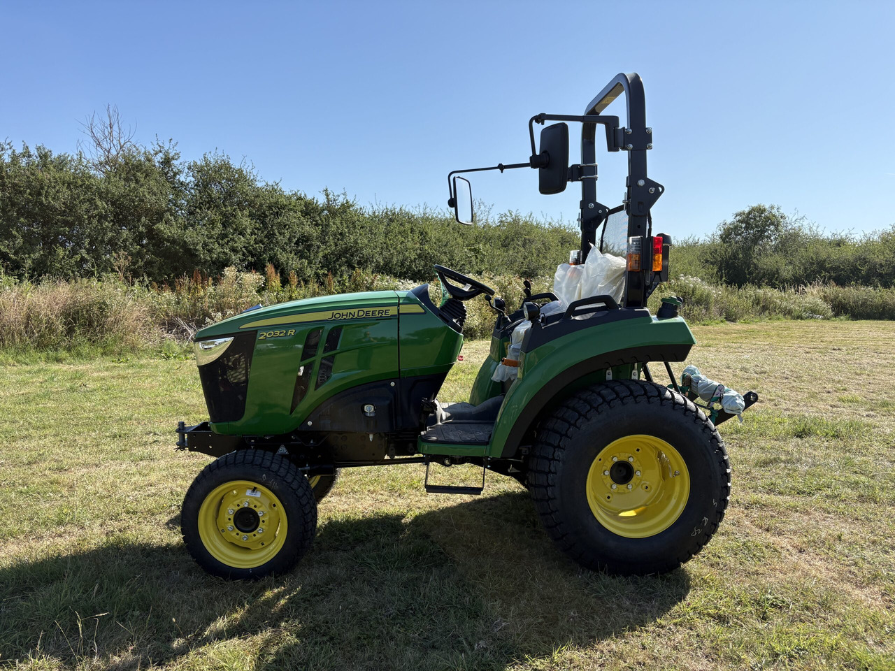 John Deere 2032R Compact Tractor - Micro tracteur: photos 1 John Deere 2032R Compact Tractor - Micro tracteur: photos 1
