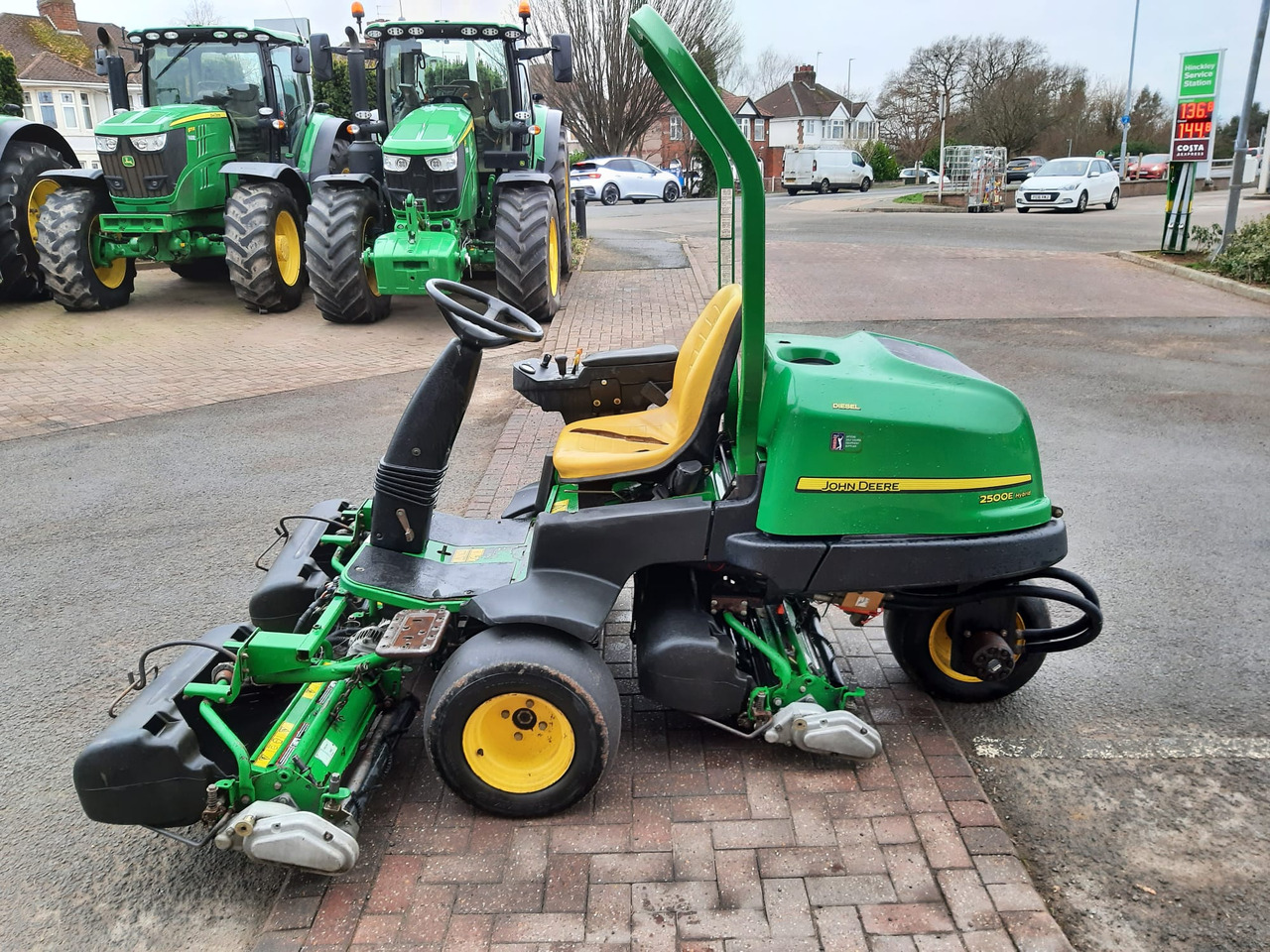 John Deere 2500E greens triple mower - Motofaucheuse: photos 3 John Deere 2500E greens triple mower - Motofaucheuse: photos 3