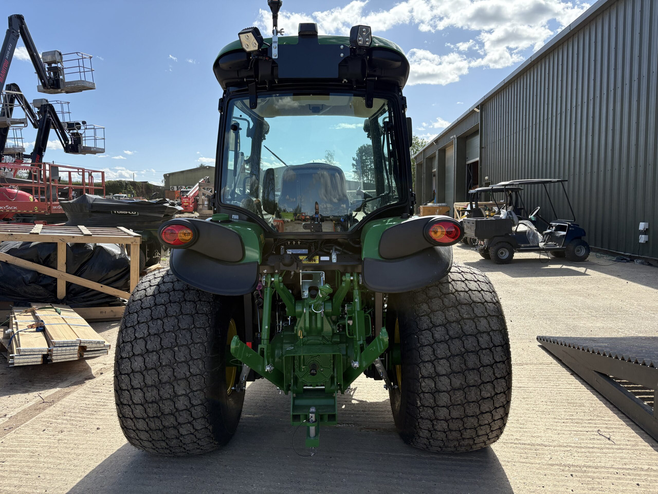 John Deere 4052R Compact Tractor - Micro tracteur: photos 4 John Deere 4052R Compact Tractor - Micro tracteur: photos 4