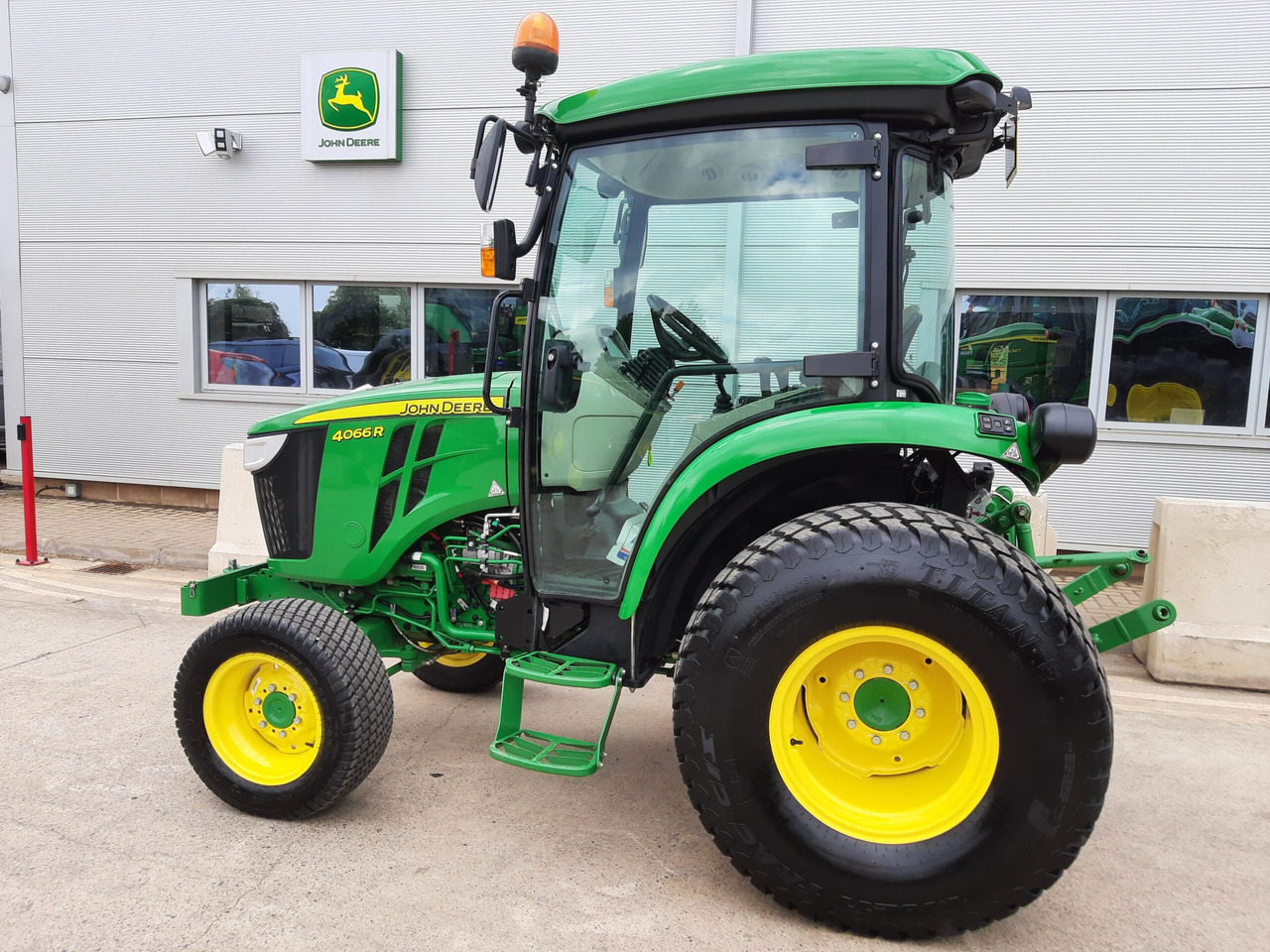 John Deere 4066R Compact Tractor - Micro tracteur: photos 1 John Deere 4066R Compact Tractor - Micro tracteur: photos 1