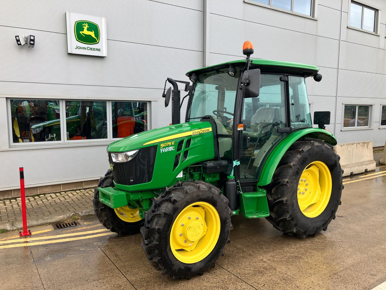 John Deere 5075E - Tracteur agricole: photos 1 John Deere 5075E - Tracteur agricole: photos 1