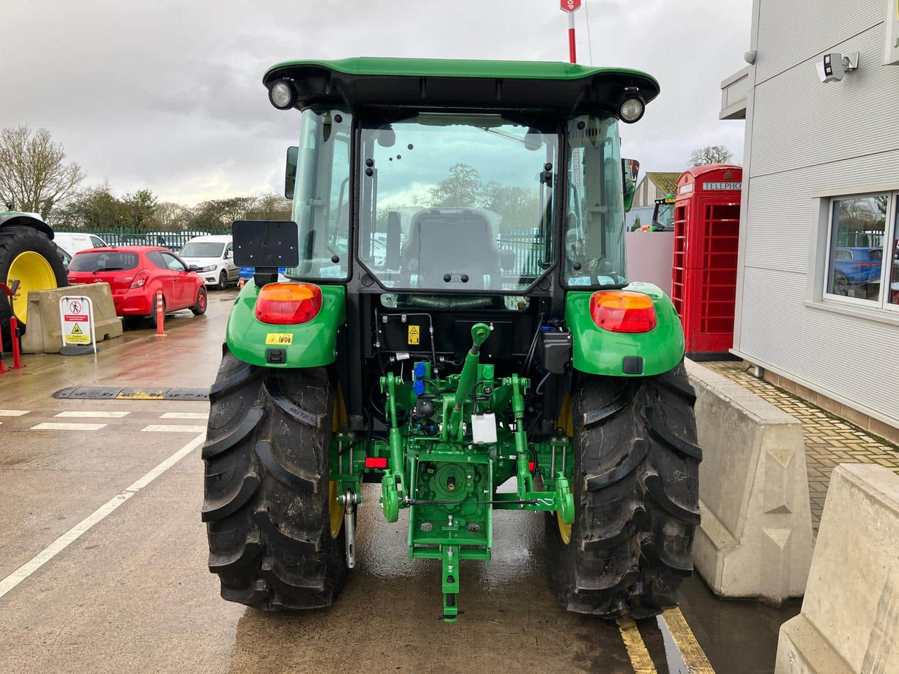 John Deere 5075E - Tracteur agricole: photos 5 John Deere 5075E - Tracteur agricole: photos 5