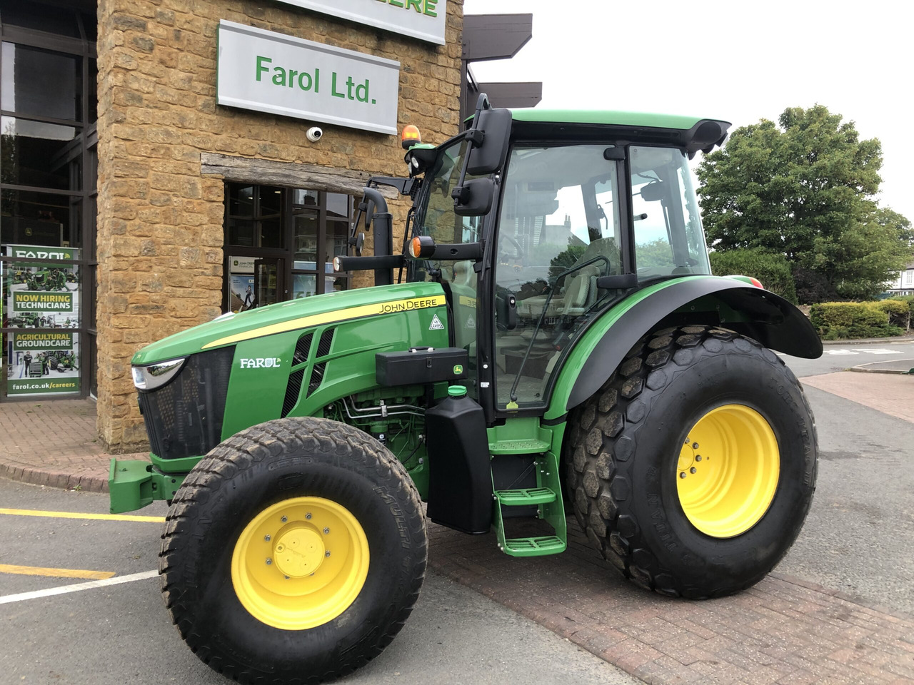 Tracteur agricole John Deere 5100R: photos 1