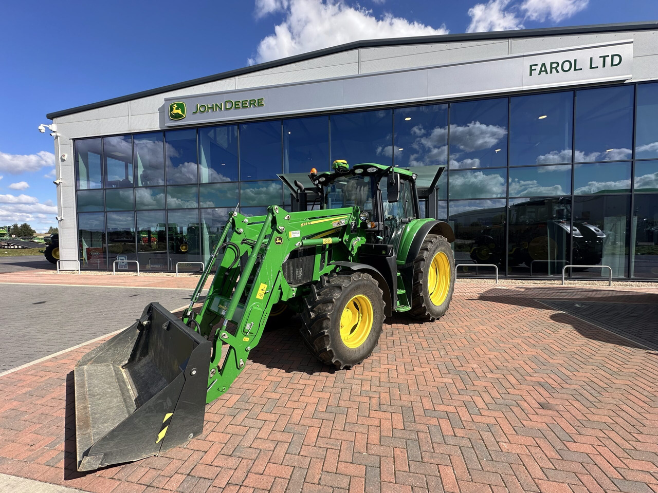 John Deere 6110M + 623M - Tracteur agricole: photos 1 John Deere 6110M + 623M - Tracteur agricole: photos 1