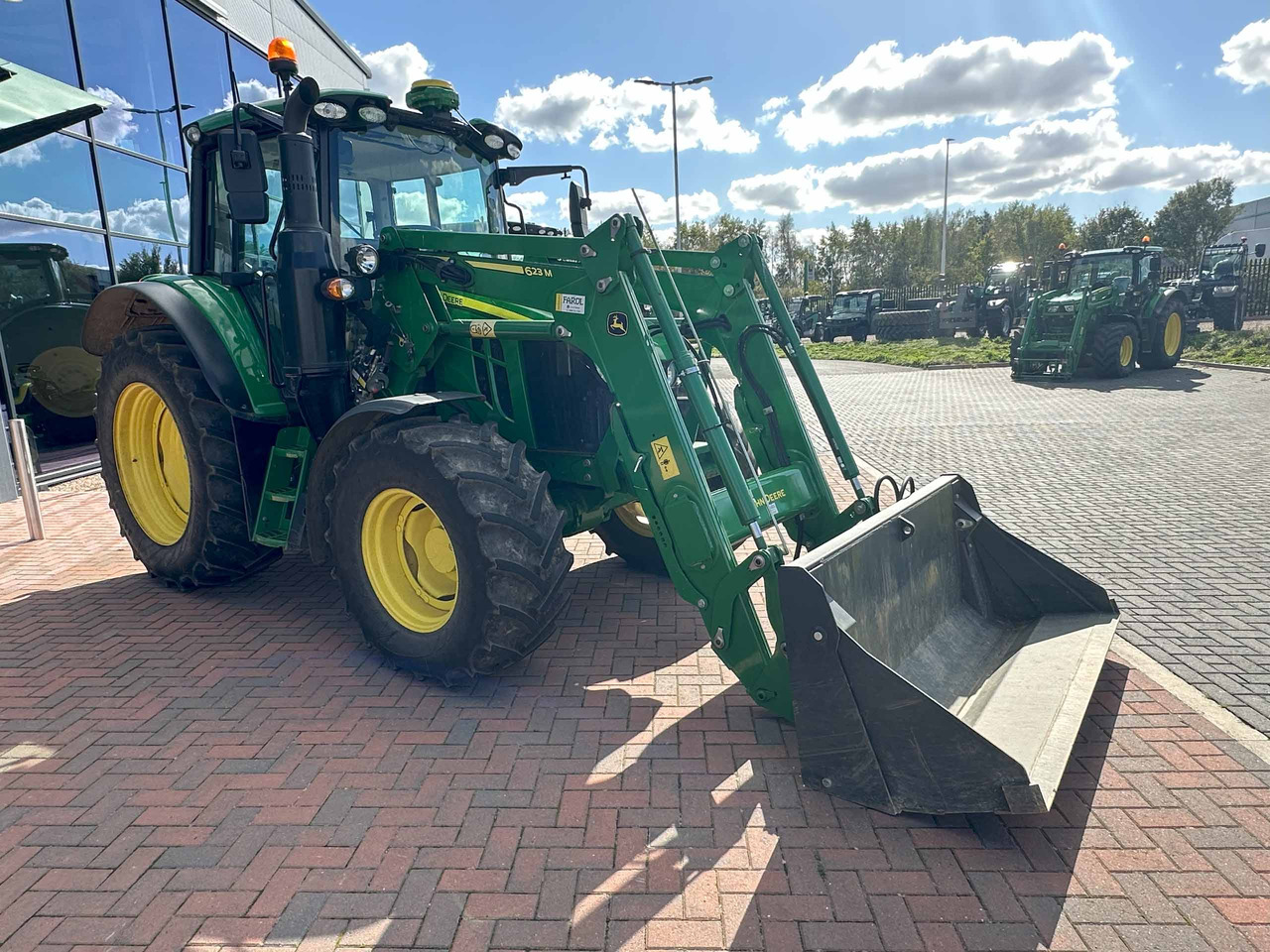 John Deere 6110M + 623M - Tracteur agricole: photos 5 John Deere 6110M + 623M - Tracteur agricole: photos 5