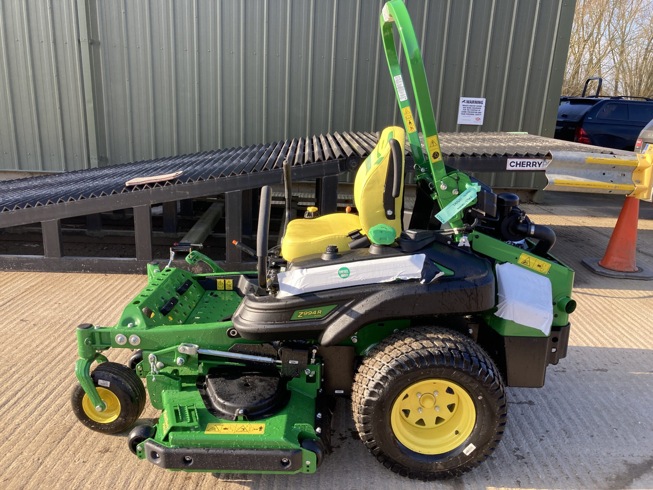 John Deere Z994R zero turn mower - Motofaucheuse: photos 3 John Deere Z994R zero turn mower - Motofaucheuse: photos 3