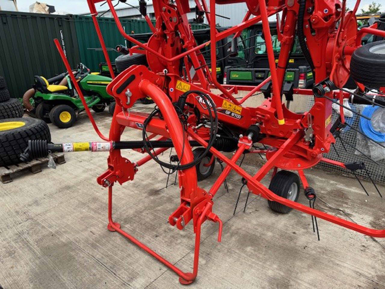 Kuhn GF8700 - Matériel de fenaison: photos 3 Kuhn GF8700 - Matériel de fenaison: photos 3