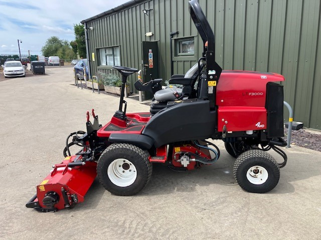 Toro LTF3000 Commercial Triple Flail Mower - Motofaucheuse: photos 1 Toro LTF3000 Commercial Triple Flail Mower - Motofaucheuse: photos 1