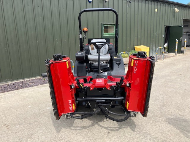 Toro LTF3000 Commercial Triple Flail Mower - Motofaucheuse: photos 2 Toro LTF3000 Commercial Triple Flail Mower - Motofaucheuse: photos 2