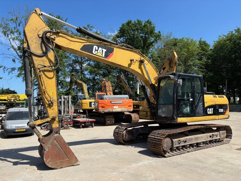 CAT 320 D L - Pelle sur chenille: photos 1 CAT 320 D L - Pelle sur chenille: photos 1