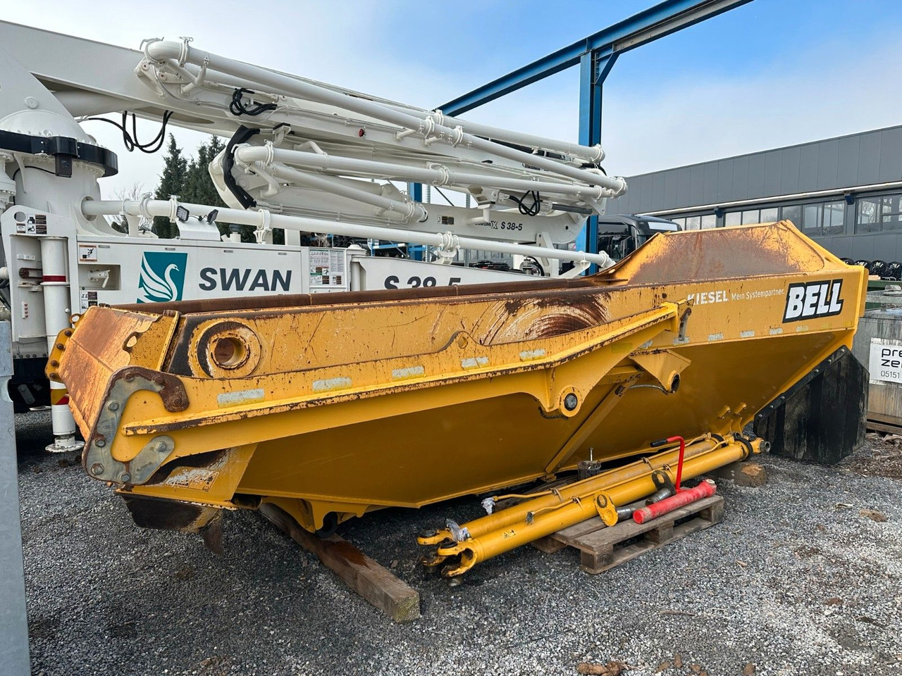 Bell B 25 E Dumper Mulden Kipper Aufbau - Benne pour poids lourds: photos 3 Bell B 25 E Dumper Mulden Kipper Aufbau - Benne pour poids lourds: photos 3