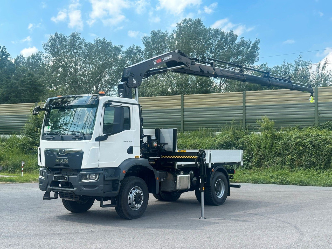 MAN TGM 18.320 4x4 Euro 6e Pritsche Hiab 228-4 Kran - Camion plateau, Camion grue: photos 1 MAN TGM 18.320 4x4 Euro 6e Pritsche Hiab 228-4 Kran - Camion plateau, Camion grue: photos 1