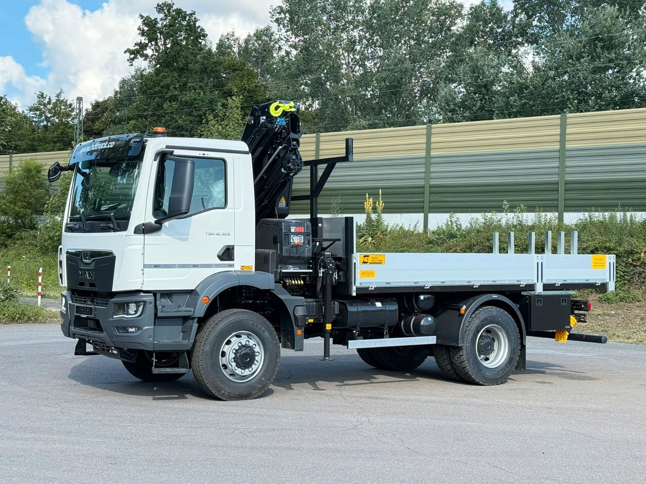 MAN TGM 18.320 4x4 Hiab 228-4 Kran - Camion grue: photos 3 MAN TGM 18.320 4x4 Hiab 228-4 Kran - Camion grue: photos 3