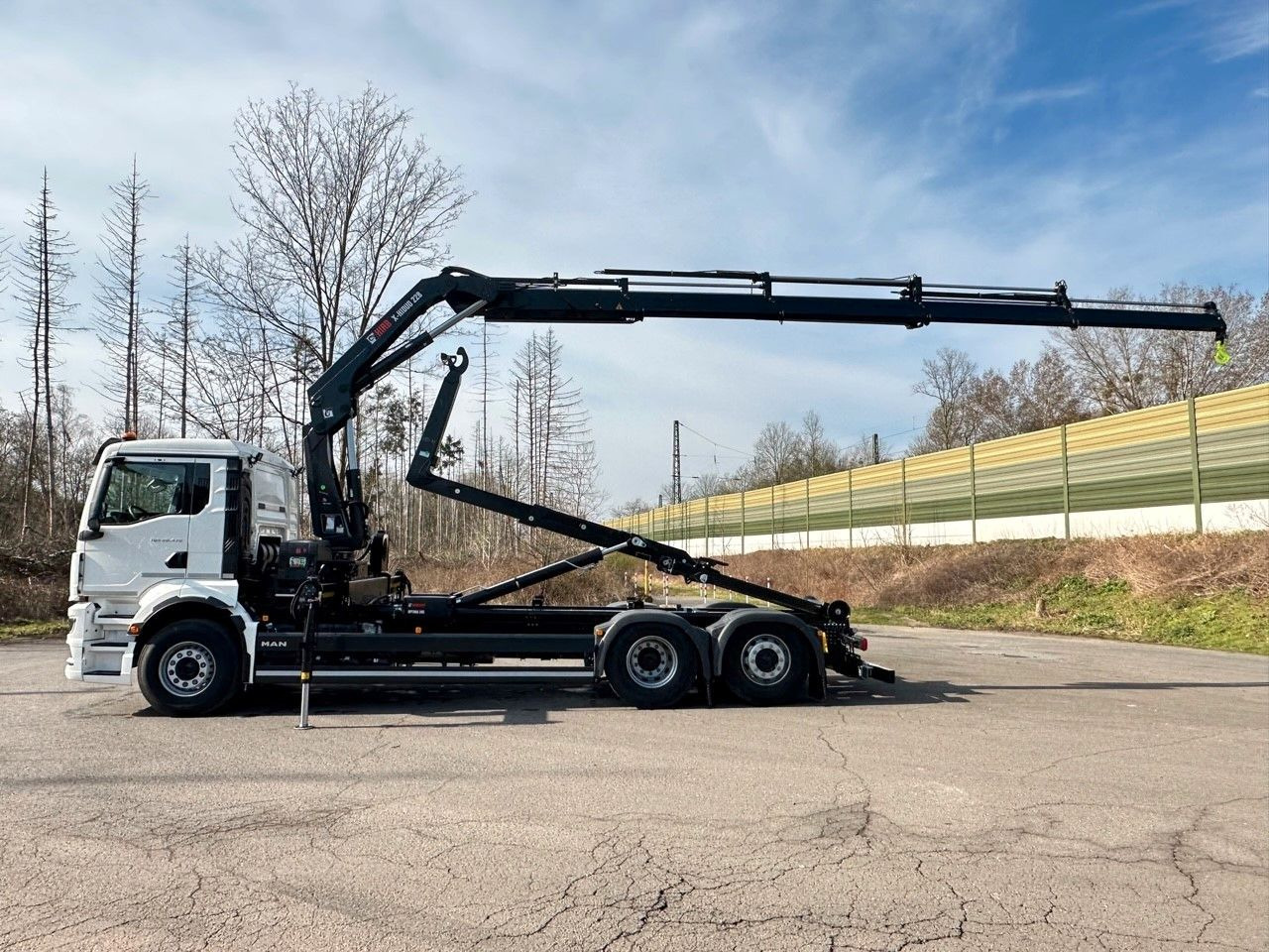 MAN TGS 26.470 6x2 Abrollkipper + Kran Hiab 228-4 - Camion ampliroll, Camion grue: photos 2 MAN TGS 26.470 6x2 Abrollkipper + Kran Hiab 228-4 - Camion ampliroll, Camion grue: photos 2