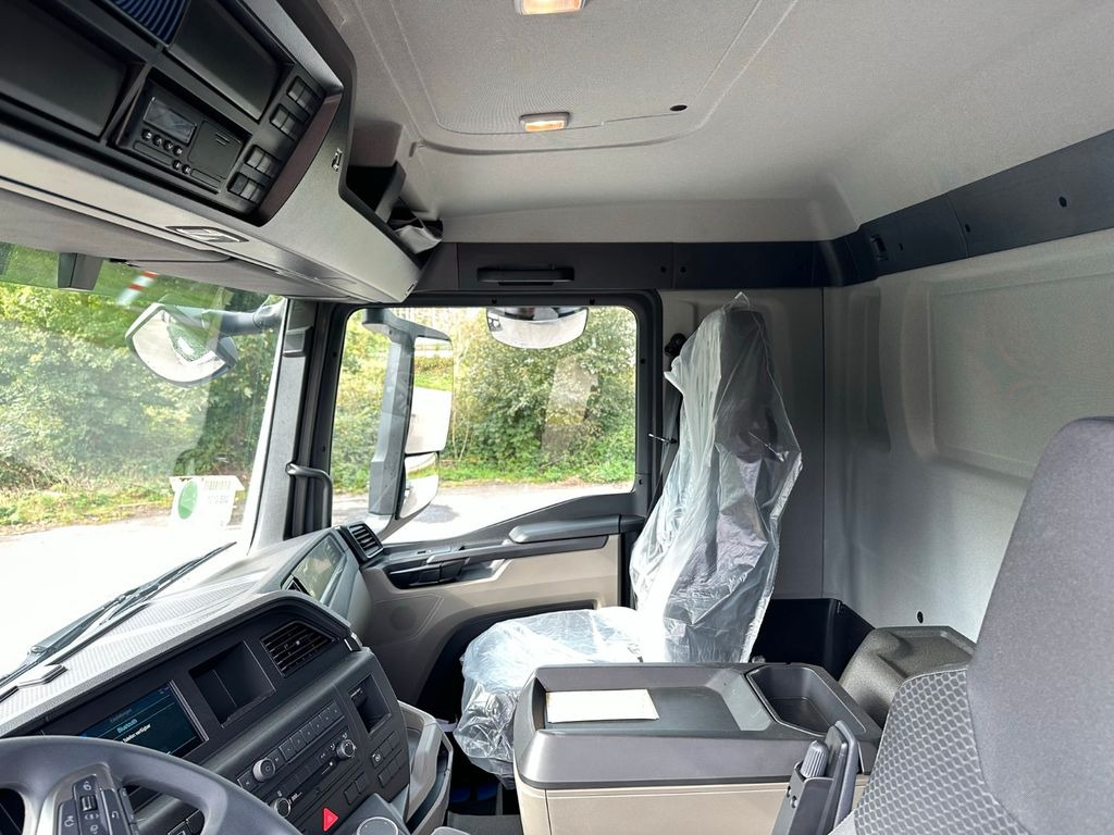 MAN TGS 33.440 6x4 Euro6e Saug- und Spülkombi - Camion hydrocureur: photos 3 MAN TGS 33.440 6x4 Euro6e Saug- und Spülkombi - Camion hydrocureur: photos 3