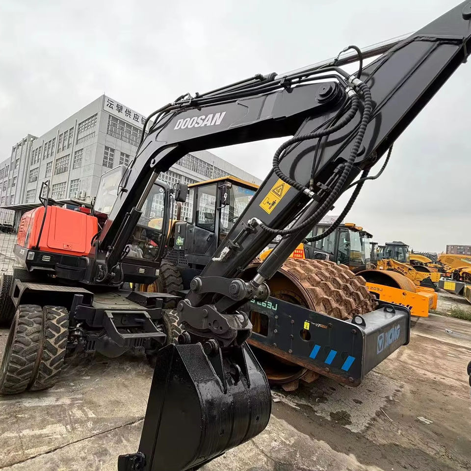 Hot Sale Used Doosan Dx75 Small 7.5t Wheel Excavator South Korea DX75 Mini Excavator for Sale Good Condition - Pelle sur chenille: photos 1 Hot Sale Used Doosan Dx75 Small 7.5t Wheel Excavator South Korea DX75 Mini Excavator for Sale Good Condition - Pelle sur chenille: photos 1