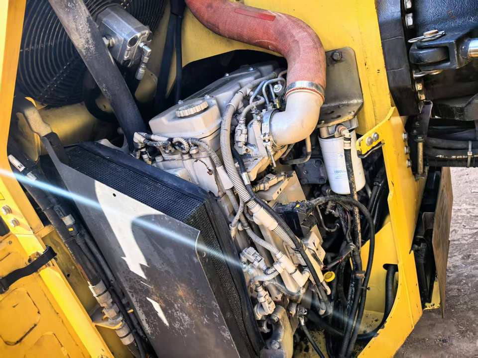 Hot Sale Used Dynapac CC6200 Road Roller Good Condition Double Steel Wheel Original Sweden Construction Machine Cheap Loader - Rouleau compresseur: photos 4 Hot Sale Used Dynapac CC6200 Road Roller Good Condition Double Steel Wheel Original Sweden Construction Machine Cheap Loader - Rouleau compresseur: photos 4