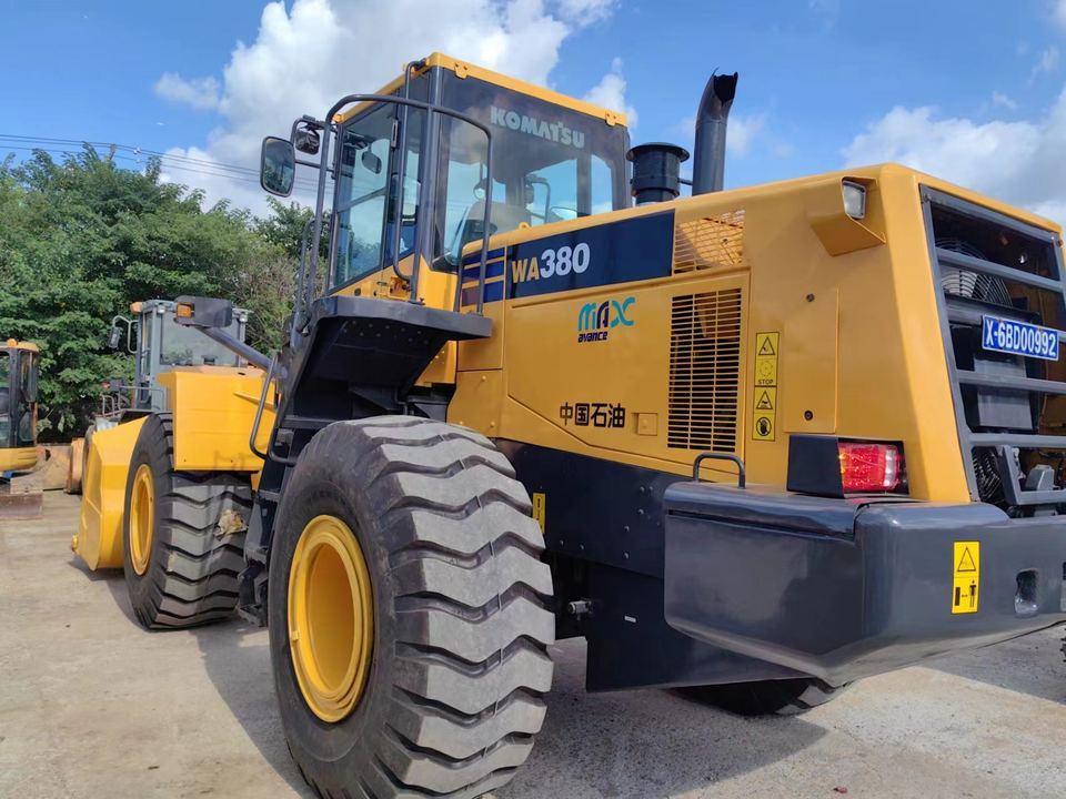 Hot Sale Used Komatsu WA380-6 Wheel Loader Backhoe Loader with Excellent Front Loading Feature - Chargeuse sur pneus: photos 4 Hot Sale Used Komatsu WA380-6 Wheel Loader Backhoe Loader with Excellent Front Loading Feature - Chargeuse sur pneus: photos 4