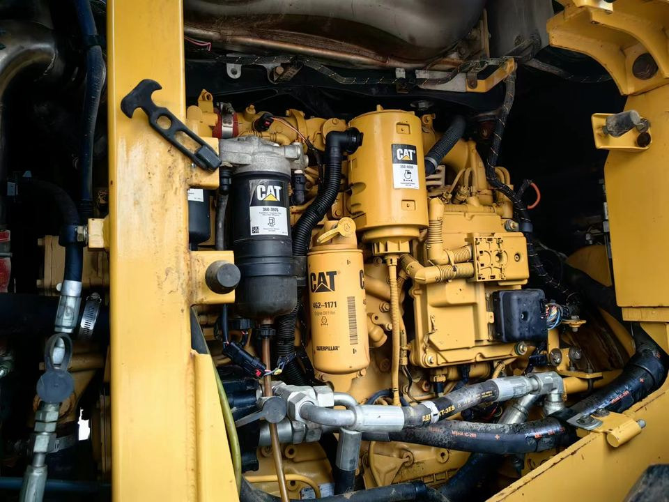 Low Price Sale! Used CAT 950GC Wheel Loader Original Front End Loader 950GC Loader in Shanghai China - Chargeuse sur pneus: photos 3 Low Price Sale! Used CAT 950GC Wheel Loader Original Front End Loader 950GC Loader in Shanghai China - Chargeuse sur pneus: photos 3