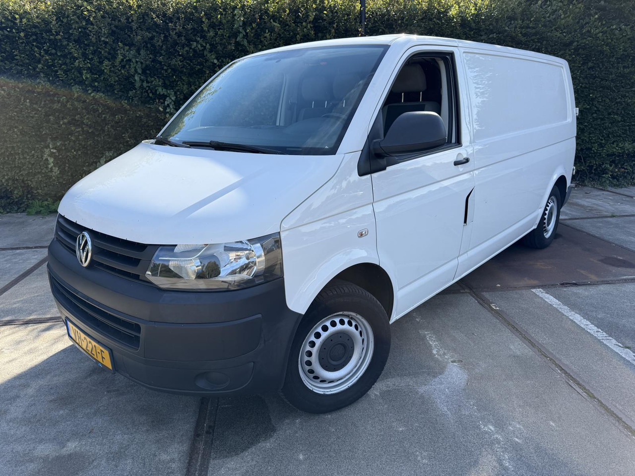 Volkswagen | Transporter | 2.0 TDI L2H2 BM Baseline | 2014 | 344.085 km | VH221F | Logisch - Autre matériel: photos 1 Volkswagen | Transporter | 2.0 TDI L2H2 BM Baseline | 2014 | 344.085 km | VH221F | Logisch - Autre matériel: photos 1