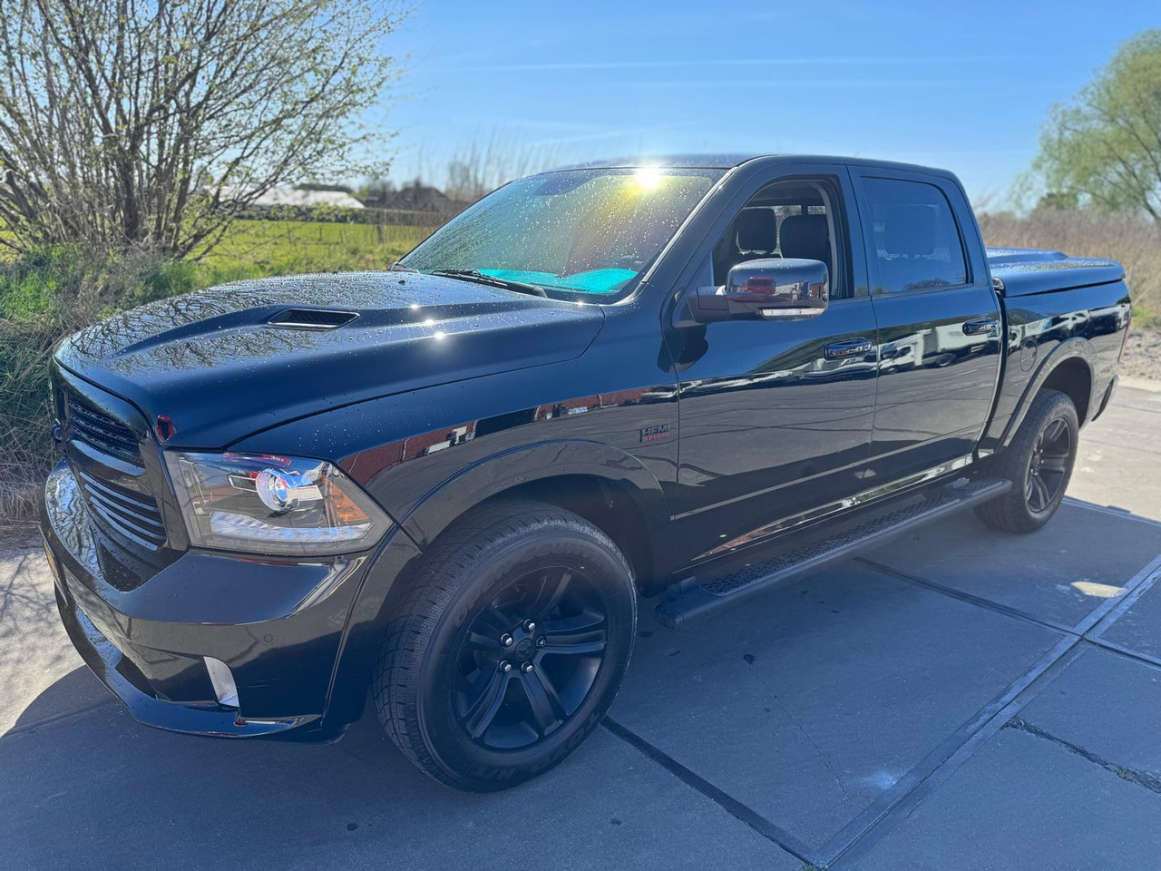 Dodge ram sport crew cap 1500 , 5,7 liter hemi V8. Benzine + lpg VP-825-K - Pick-up: photos 1 Dodge ram sport crew cap 1500 , 5,7 liter hemi V8. Benzine + lpg VP-825-K - Pick-up: photos 1