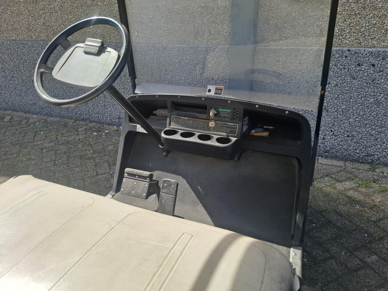 E-Z-GO TXT 2-Persoons Benzine Golfkar 854779 - Voiturette de golf: photos 4 E-Z-GO TXT 2-Persoons Benzine Golfkar 854779 - Voiturette de golf: photos 4