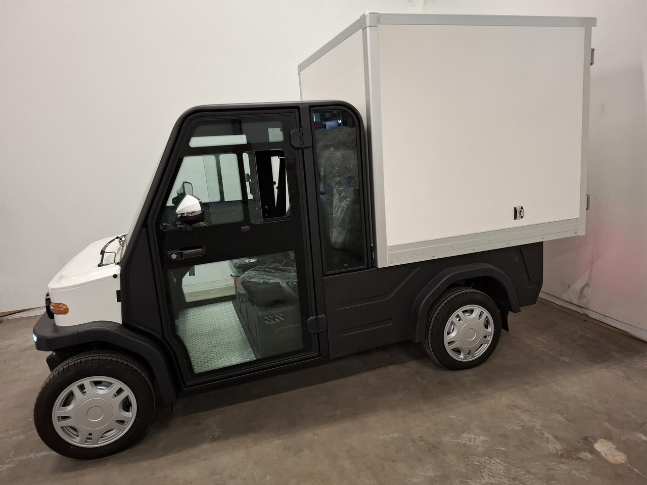 Elvtong Selvo S2. DCH + Big Closed Cargo Box 1011804 - Quadricycle: photos 3 Elvtong Selvo S2. DCH + Big Closed Cargo Box 1011804 - Quadricycle: photos 3
