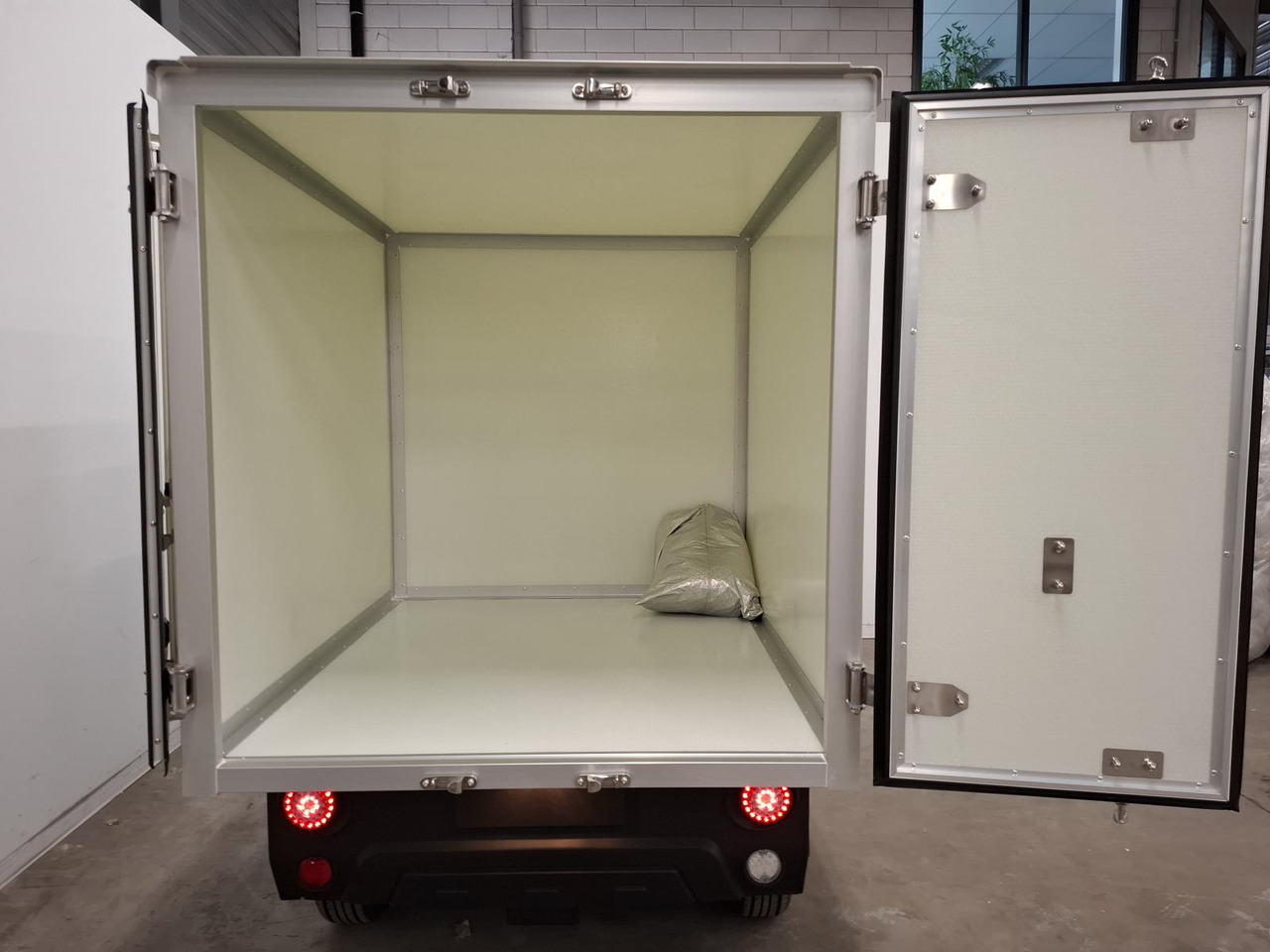 Elvtong Selvo S2. DCH + Big Closed Cargo Box 1011804 - Quadricycle: photos 4 Elvtong Selvo S2. DCH + Big Closed Cargo Box 1011804 - Quadricycle: photos 4