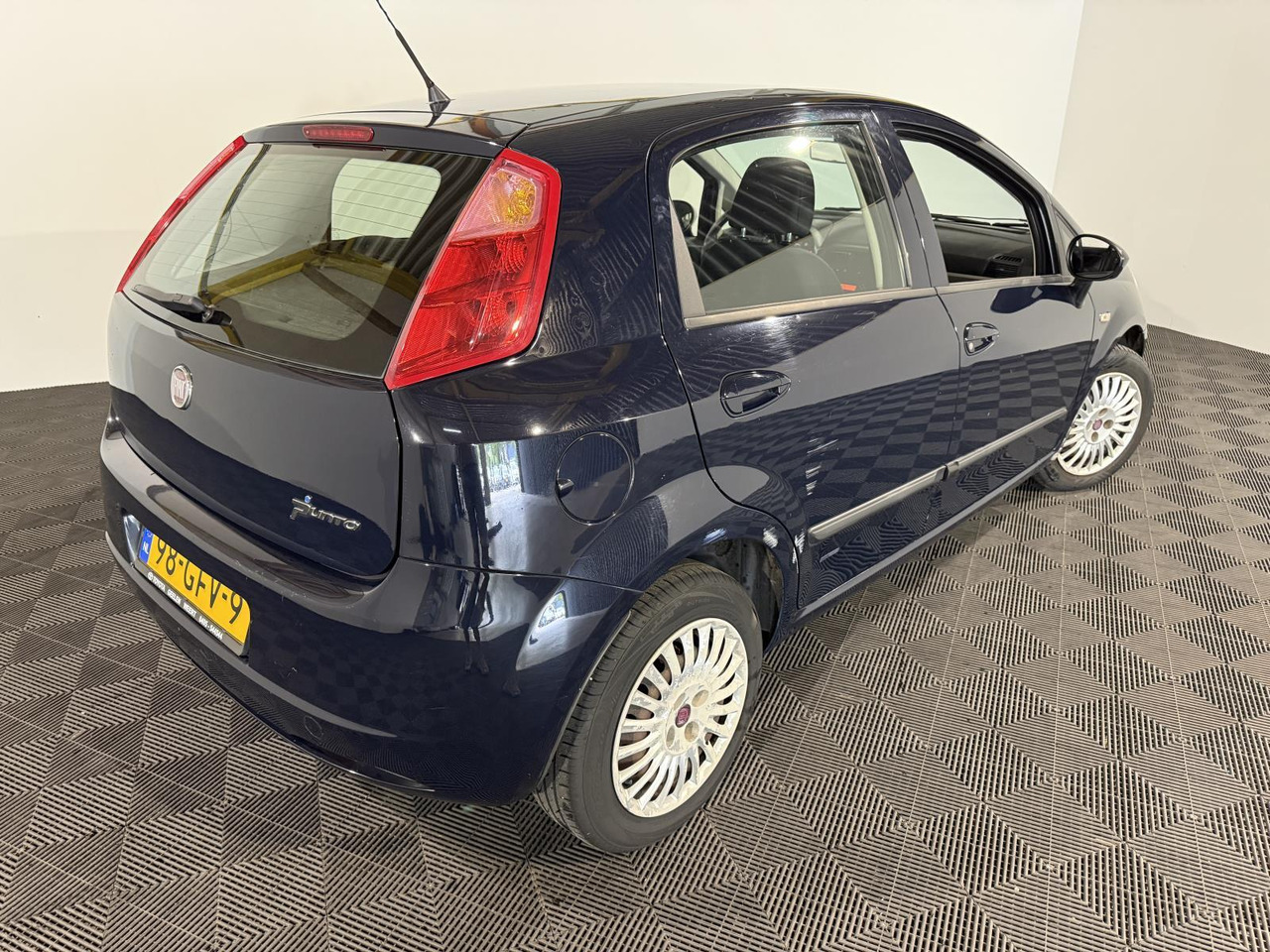 Fiat | Grande Punto | 1.4 Active Semi- automaat | 2008 | 207.402 km | 98GFV9 | Logisch - Voiture à hayon: photos 5 Fiat | Grande Punto | 1.4 Active Semi- automaat | 2008 | 207.402 km | 98GFV9 | Logisch - Voiture à hayon: photos 5
