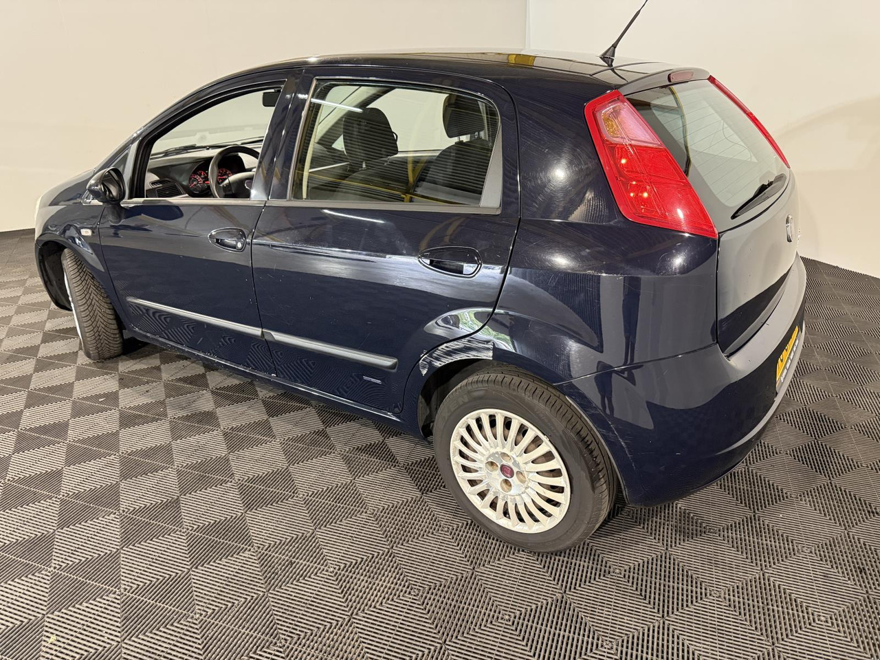 Fiat | Grande Punto | 1.4 Active Semi- automaat | 2008 | 207.402 km | 98GFV9 | Logisch - Voiture à hayon: photos 3 Fiat | Grande Punto | 1.4 Active Semi- automaat | 2008 | 207.402 km | 98GFV9 | Logisch - Voiture à hayon: photos 3