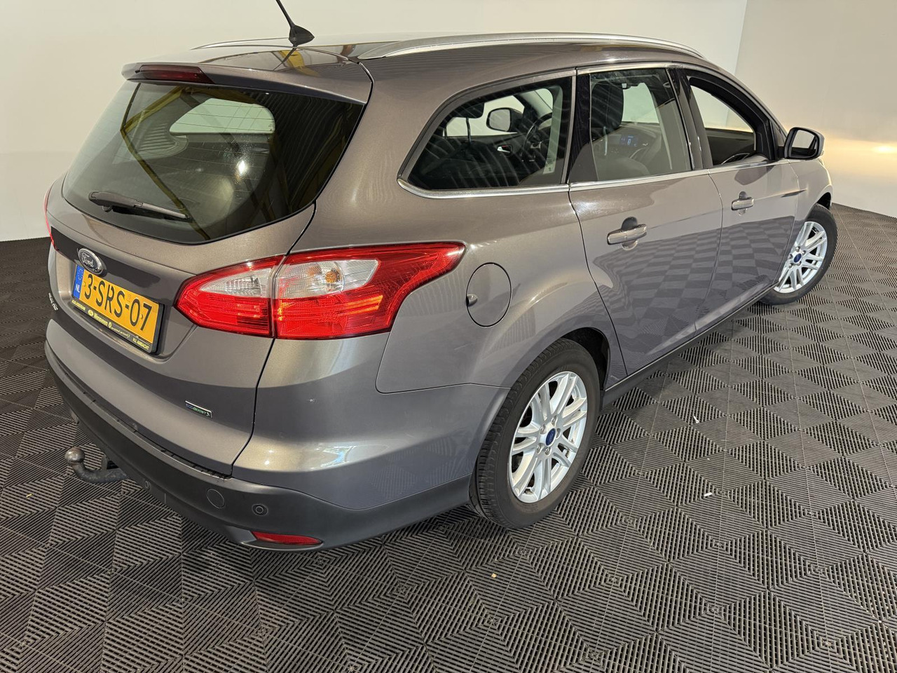 Ford | Focus Wagon | 1.0 EcoBoost Edition Plus | 2013 | 228.888 km | 3SRS07 | Logisch - Voiture: photos 3 Ford | Focus Wagon | 1.0 EcoBoost Edition Plus | 2013 | 228.888 km | 3SRS07 | Logisch - Voiture: photos 3