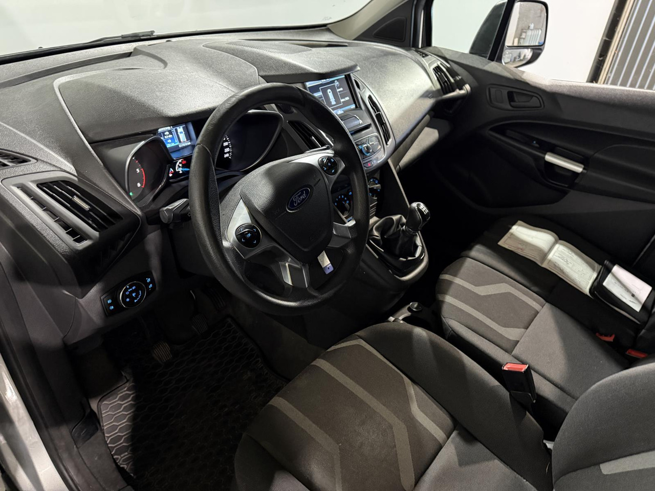 Ford | Transit Connect | 1.5 TDCI L2 Trend | 2016 | 217.910 km | VV257N | Logisch - Fourgonnette: photos 5 Ford | Transit Connect | 1.5 TDCI L2 Trend | 2016 | 217.910 km | VV257N | Logisch - Fourgonnette: photos 5