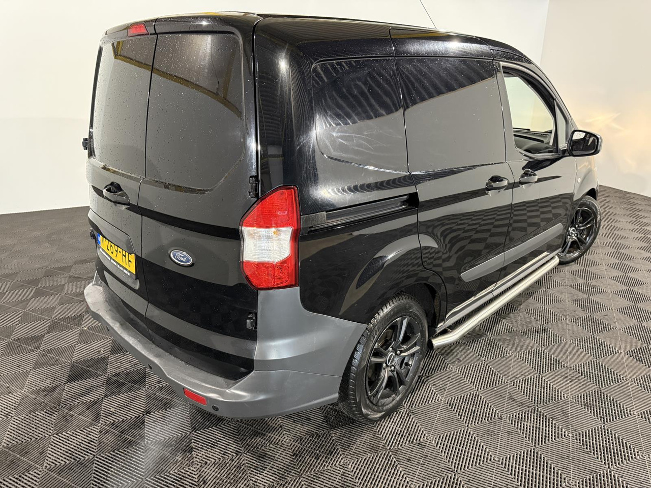 Ford | Transit Courier | 1.5 TDCI Trend | 2017 | 216.300 km | V269HF | Logisch - Fourgonnette: photos 3 Ford | Transit Courier | 1.5 TDCI Trend | 2017 | 216.300 km | V269HF | Logisch - Fourgonnette: photos 3