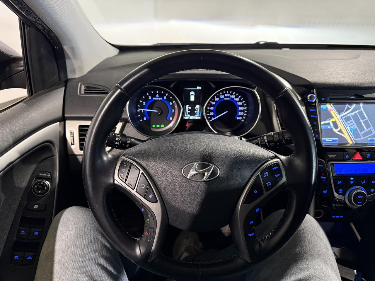 Hyundai | i30 | 1.6 GDI i-Catcher | 2012 | 287.418 km | 40XFT1 | Logisch - Voiture à hayon: photos 3 Hyundai | i30 | 1.6 GDI i-Catcher | 2012 | 287.418 km | 40XFT1 | Logisch - Voiture à hayon: photos 3